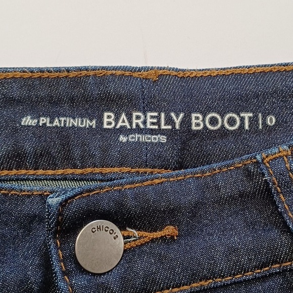 Chico's The Platinum Size 0 S/4 Short Barely Boot Dark Stretch Denim Jeans - Picture 5 of 8